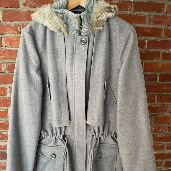 Gorgeous Tall Ladies like new fall/winter coat - Picture 4 of 5